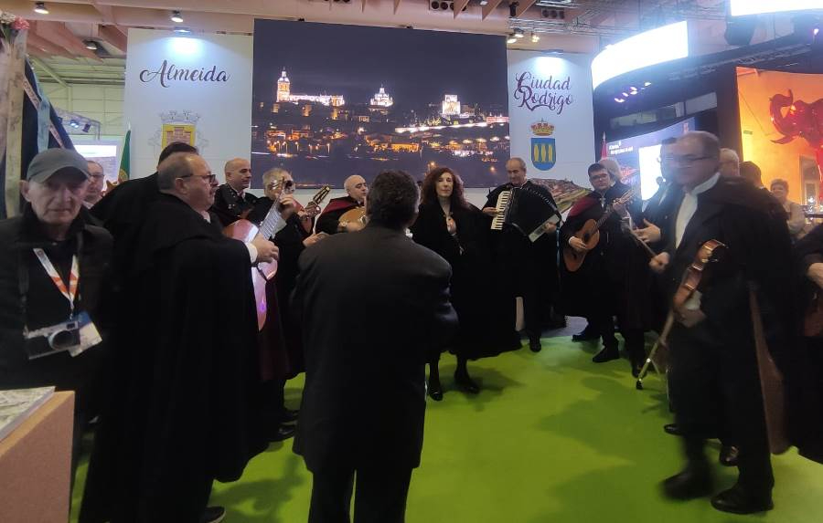 La Rondalla III Columnas lleva su música hasta la Bolsa de Turismo de Lisboa