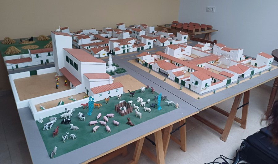 Donada una maqueta en escayola de Ivanrey realizada por Gabriel Vicente Martín