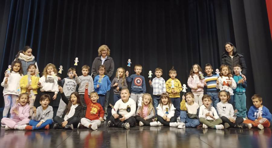 Los alumnos de 3º de Infantil del Colegio Miróbriga descubren todos los rincones del Teatro