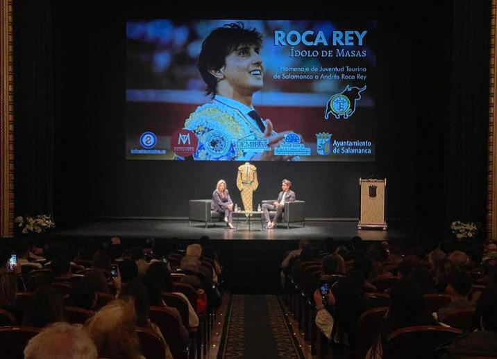 Roca Rey llena y entusiasma en el Teatro Liceo