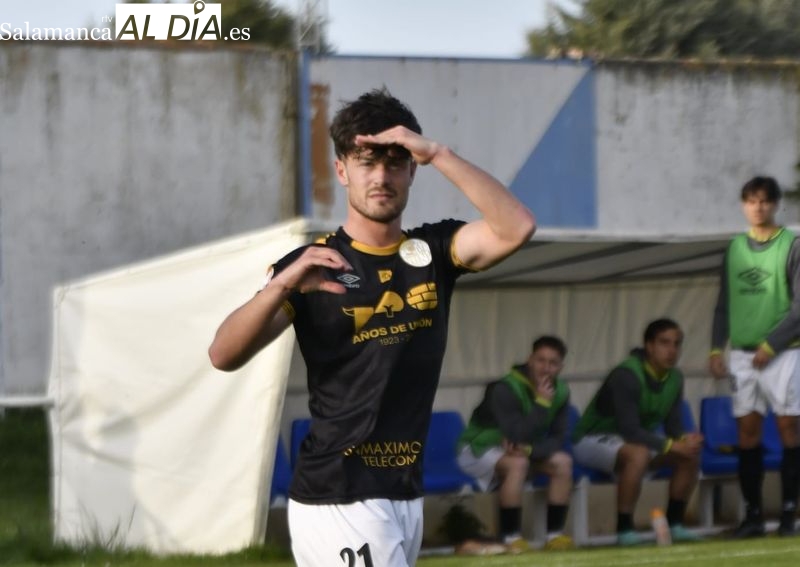 Mati saca fuerzas para dedicarle el gol y el triunfo del Salamanca UDS en Almazán a su padre (0-1)