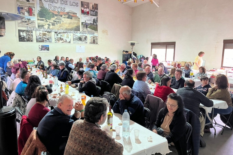 En Gejo de los Reyes se meten  entre pecho y espalda un cocido con nueve sacramentos 