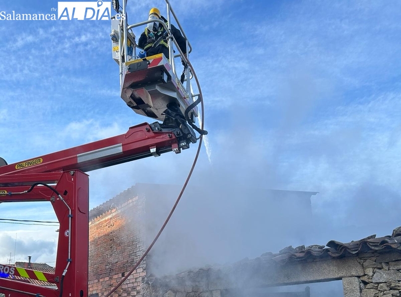 Bomberos de Vitigudino y Lumbrales intervienen en varios siniestros declarados en distintos lugares de la comarca