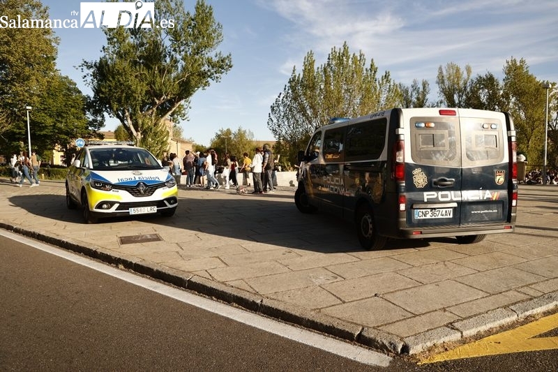 Despliegue de agentes en torno al Hospital de Salamanca por la fuga de un preso