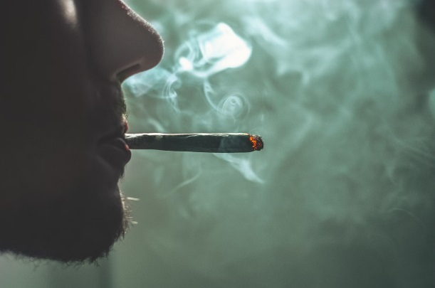 Cómo se abordan las adicciones a sustancias y las adicciones psicológicas