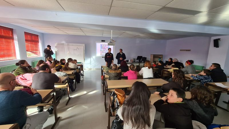 14 familias de Salamanca aprenden a actuar ante incendios en el Parque de Bomberos