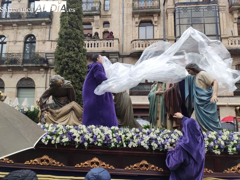 La lluvia y el granizo terminan con la ilusión del Nazareno