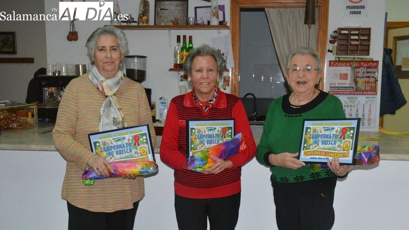Agustina, Pepi y Visi ganan por segundo año consecutivo el campeonato de brisca del hogar del jubilado de Lumbrales
