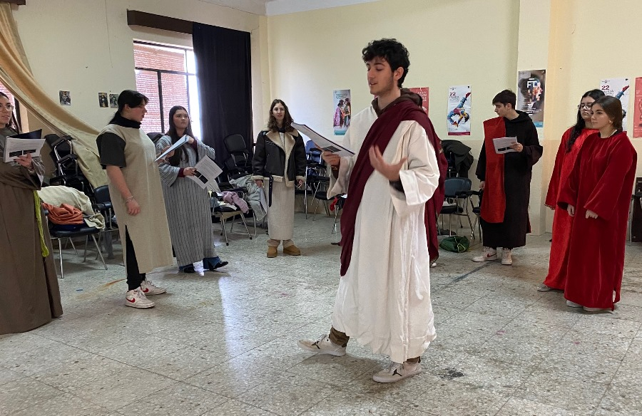 Unos 30 adolescentes preparan La Pasión 2024, que evocará las llagas de San Francisco de Asís