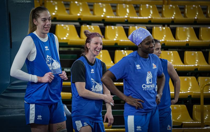 Avenida recupera la sonrisa para ir a por la Liga