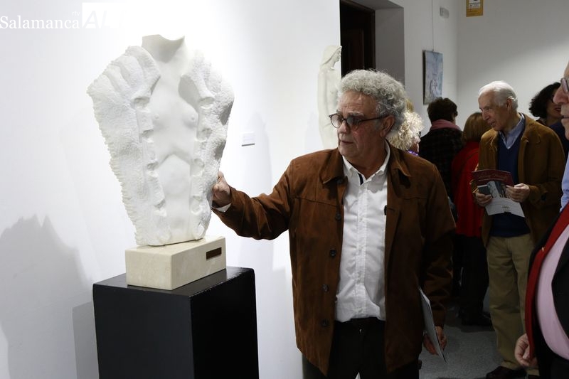 El mármol de Carrara modelado por Valeriano Hernández conquista el Palacio de Figueroa 