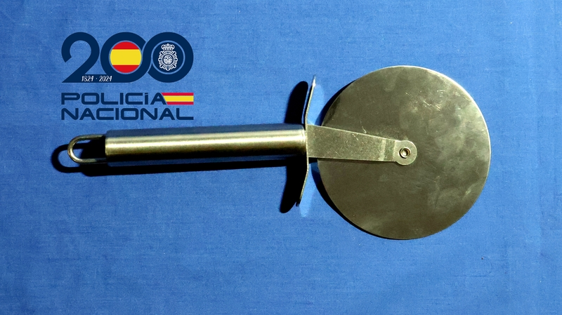 Agreden con un cortapizza al empleado de una céntrica tienda de Salamanca 