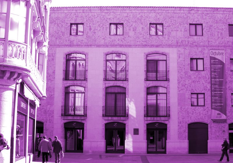 La fuente de la Puerta Zamora y el Liceo se iluminan de color morado este fin de semana 