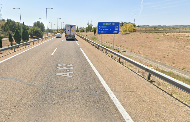 ¿Tienes que viajar por la A-62? El bloqueo de un camión afecta al tráfico 