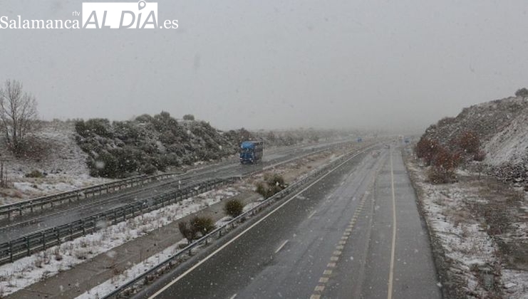 La nieve condiciona la circulación en tres tramos de la red principal de carreteras en Salamanca