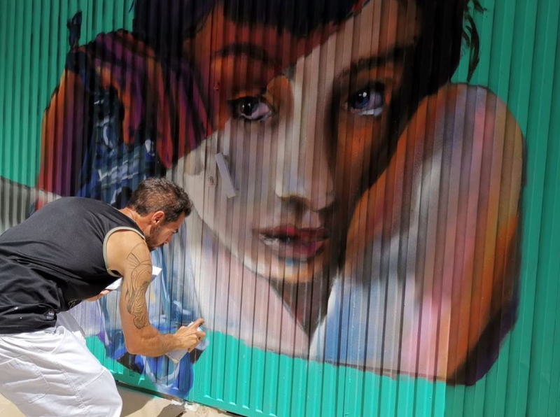 La bonita y dura historia de Juan Antonio con Salamanca: de Málaga a la capital charra para mostrar su arte 