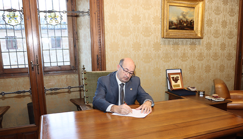 El rector en funciones convoca elecciones al Rectorado de la USAL 