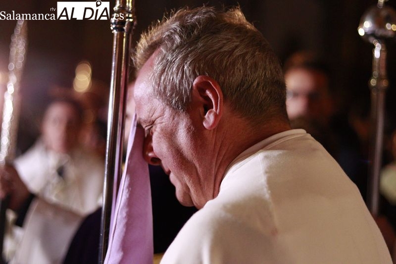 La lluvia y el viento obligan a suspender una nueva procesión: el Cristo de la Agonía no puede salir de Las Úrsulas 