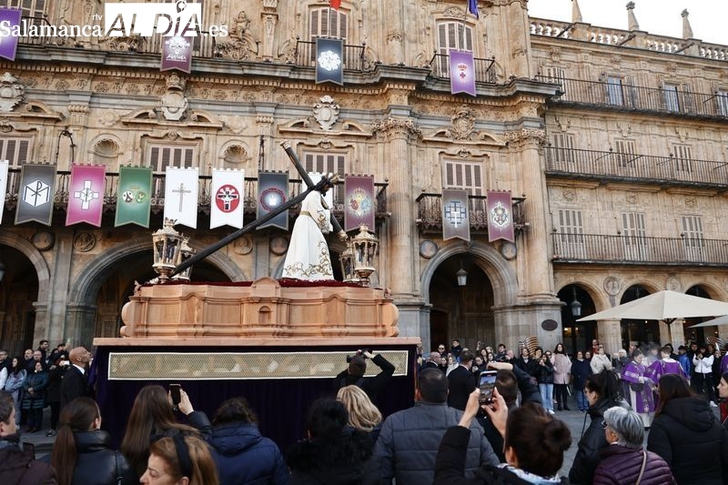 Las calles de Salamanca abren paseo este Viernes Santo a numerosas procesiones por su casco histórico