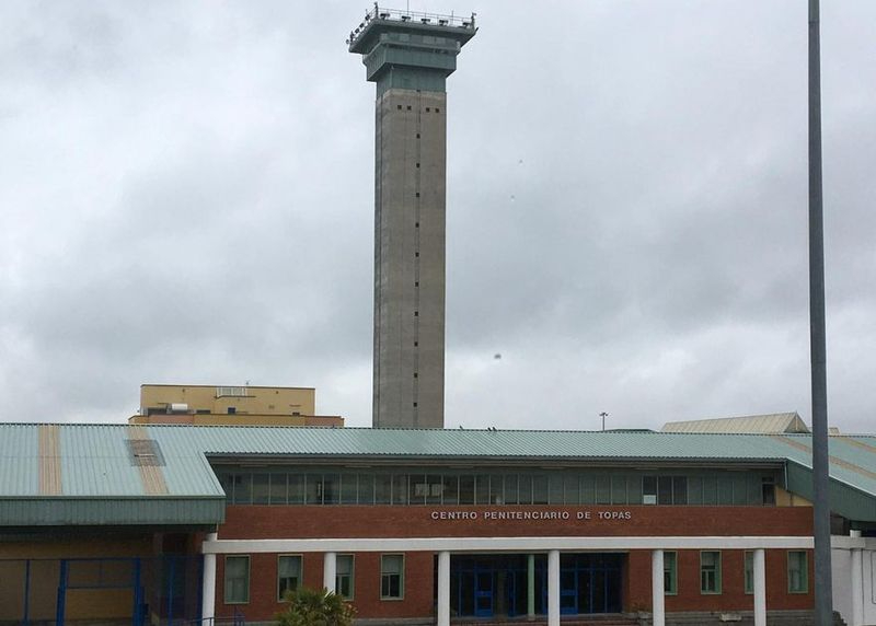 Los funcionarios de la cárcel de Topas se concentran este viernes por el asesinato de una trabajadora