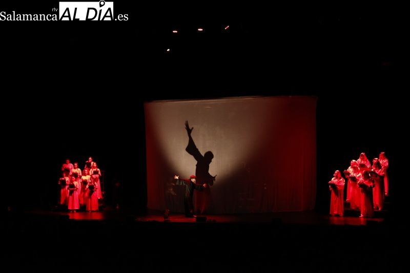 Espectacular ‘Carmina Burana’ con La Fura dels Baus en Salamanca