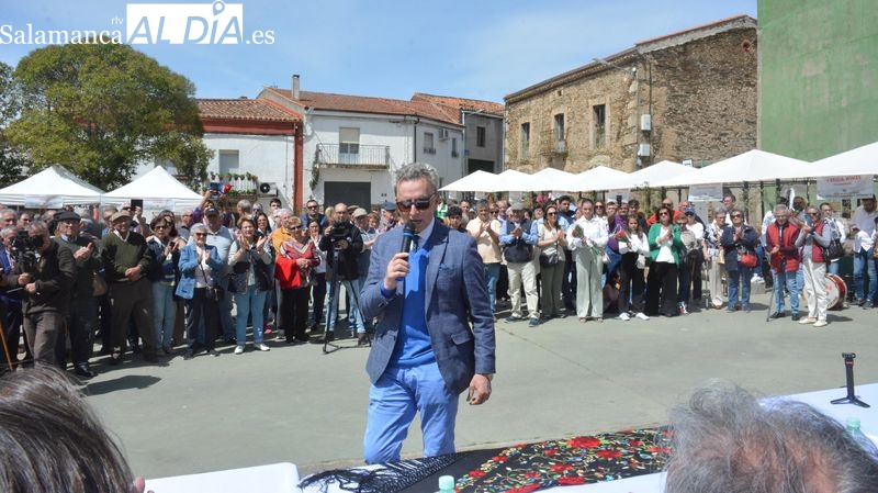 Entrañable homenaje a Julio Robles en la I Feria Agroalimentaria y Artesanal de Ahigal de los Aceiteros