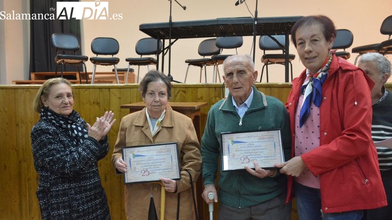 La asociación de mayores Liminares reconoce a siete socios por 25 años de lealtad