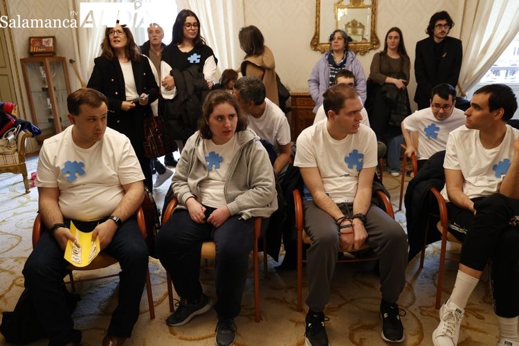 Las asociaciones que trabajan con personas con autismo celebran una recepción en el Consistorio 