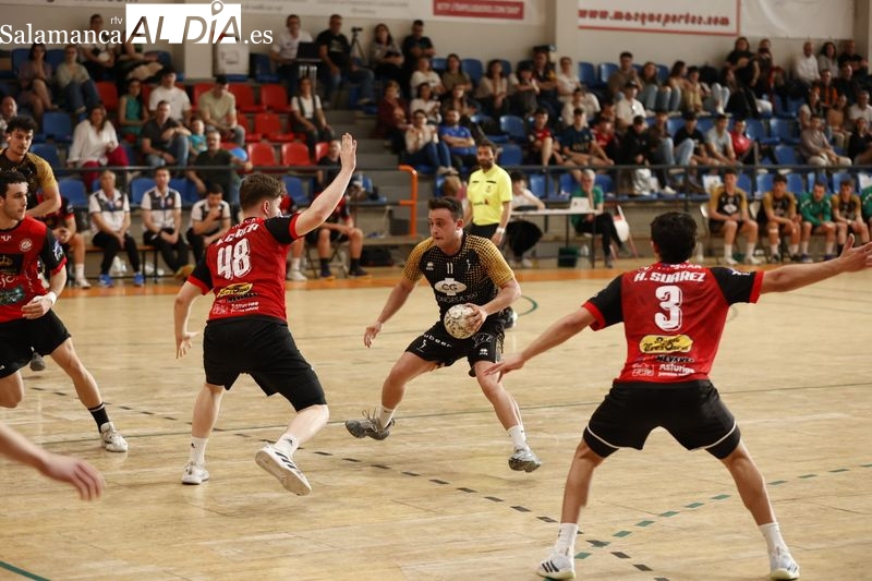 El BM Salamanca no puede celebrar con victoria en el Río Tormes la salvación (24-26)