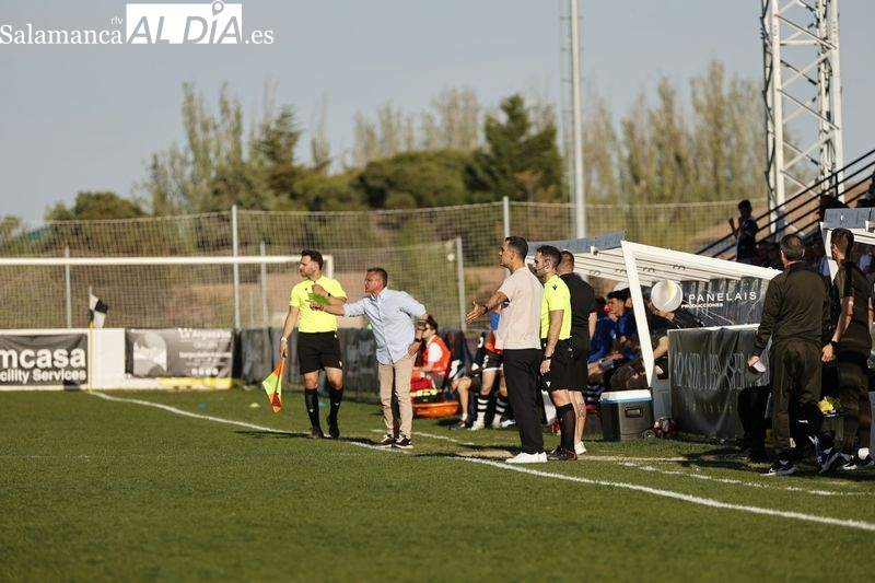 Dani Ponz no da pistas aún sobre su renovación, pero hace un guiño: Lo que tenemos en Unionistas es muy difícil de solapar con dinero