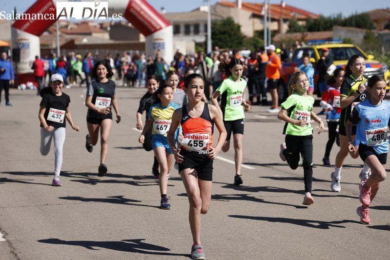 Participantes de todas las edades se divierten en el Cross de Aldeatejada