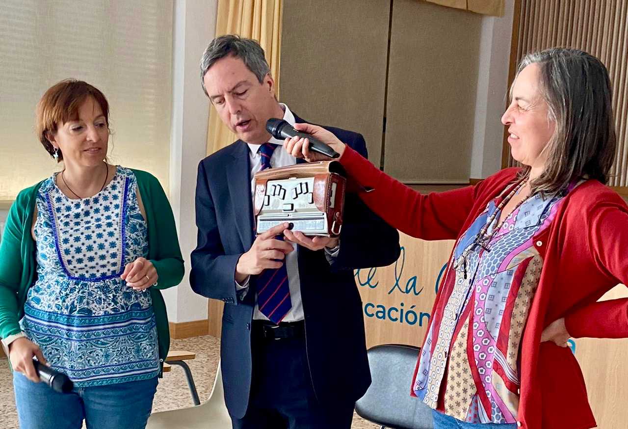 Enrique Sánchez-Guijo comparte con los alumnos del colegio La Encarnación su experiencia como atleta paralímpico en una charla motivacional