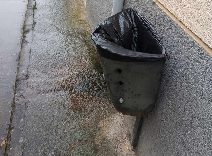 1Foto: Cuando se complica usar las papeleras