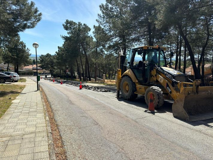 Mejoras en la red de saneamiento en la calle Madroños de El Pinar de Alba