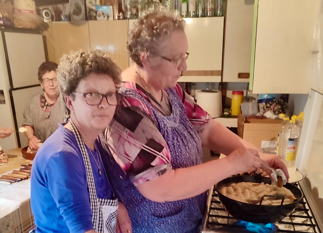 El laboratorio artesano de Santiago de la Puebla, a pleno funcionamiento para elaborar sus históricos Cuquillos