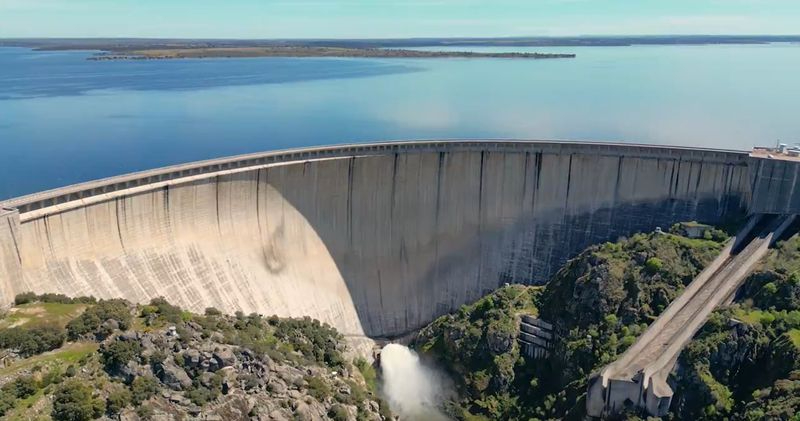 El embalse de Almendra alcanza niveles históricos al situarse al 97,4% de su capacidad