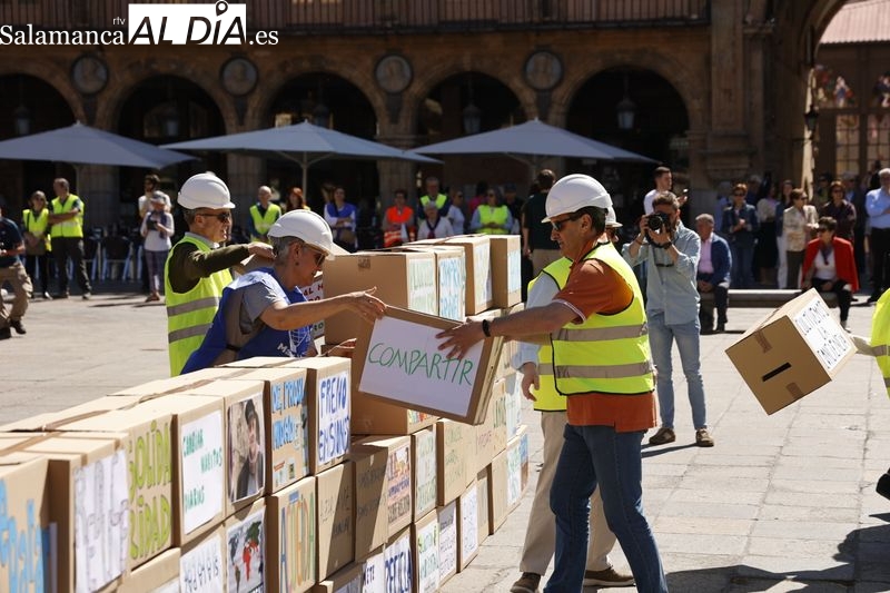XV Abrazo Solidario a la Plaza Mayor organizado por Manos Unidas