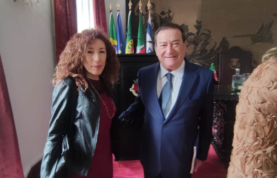 Belén Barco asiste a una conmemoración de la Revolución de los Claveles