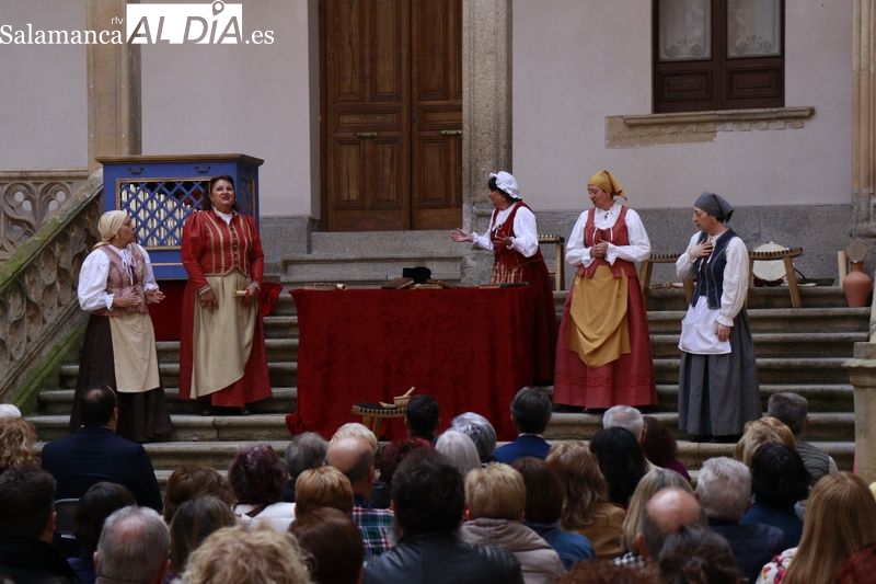 Lleno absoluto en la representación de Buscando a Nebrija en La Salina