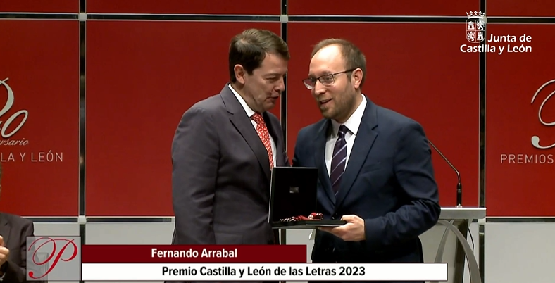 Marcos Iglesias recoge en nombre de Fernando Arrabal el Premio de las Letras de Castilla y León