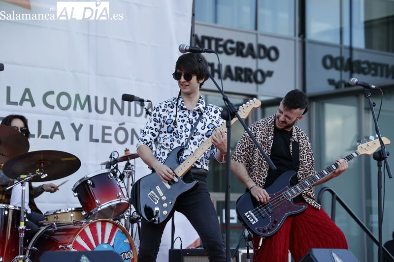 Carameloraro lleva el rock a la plaza de la Concordia