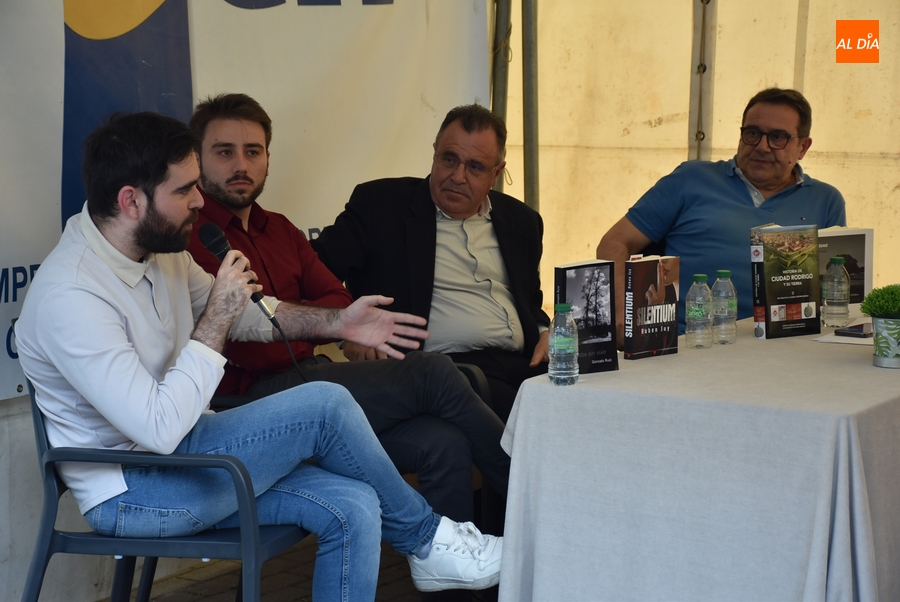 Los autores empiezan a explicar a los mirobrigenses su forma de ver la literatura