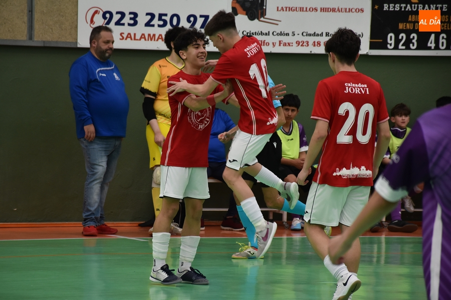 El Cadete Regional del III Columnas remonta para llevarse su duelo ante La Bañeza