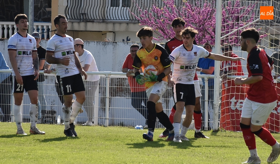 El Ciudad Rodrigo perdona y el Béjar arranca un empate en el Francisco Mateos que pudo ser algo más