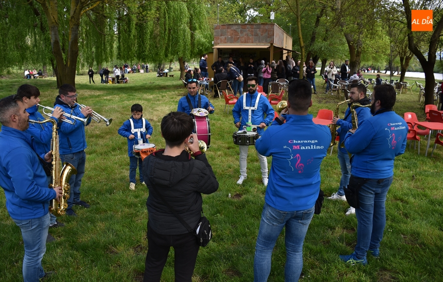 Manliao y la caseta del Picón, ejes de un Lunes de Aguas descafeinado por el tiempo