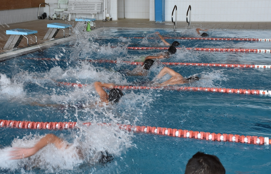 El Centro Acuático oferta cursos intensivos de natación para los meses de julio y agosto