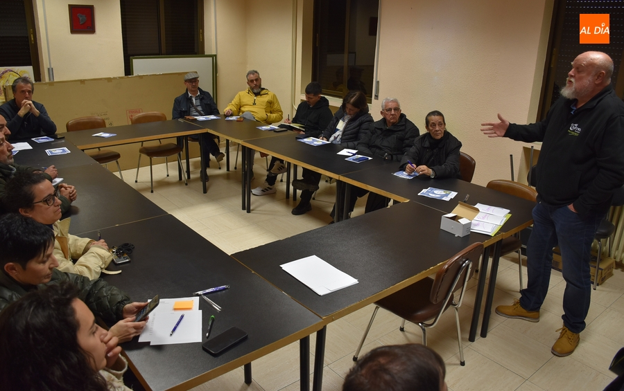 Comerciantes y vecinos conocen alternativas al futuro adiós del ADSL 