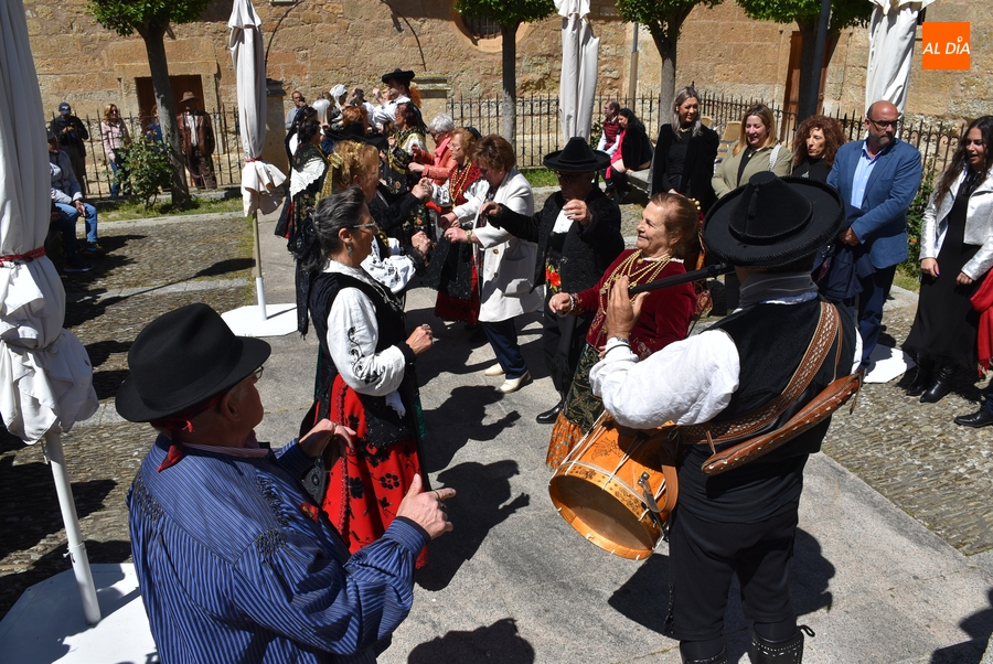 El Botón Charro recuerda a Dámaso Ledesma entre las preguntas de unos cuantos turistas