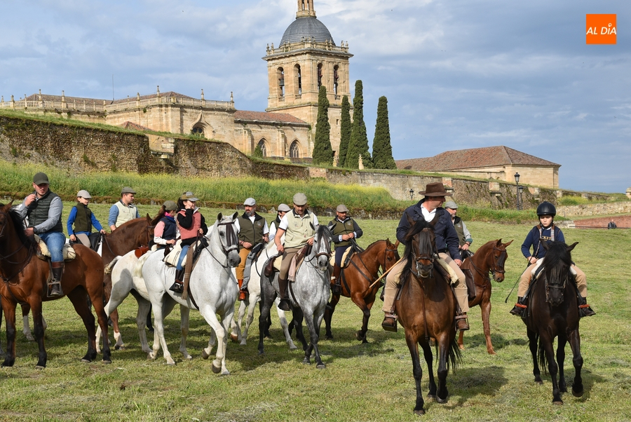 Inician su cabalgada los 26 jinetes participantes en la Ruta Ecuestre de las Fortificaciones