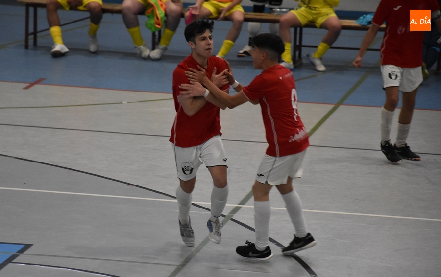 El III Juvenil obtiene premio tras remar a contracorriente ante el Carballiño gallego